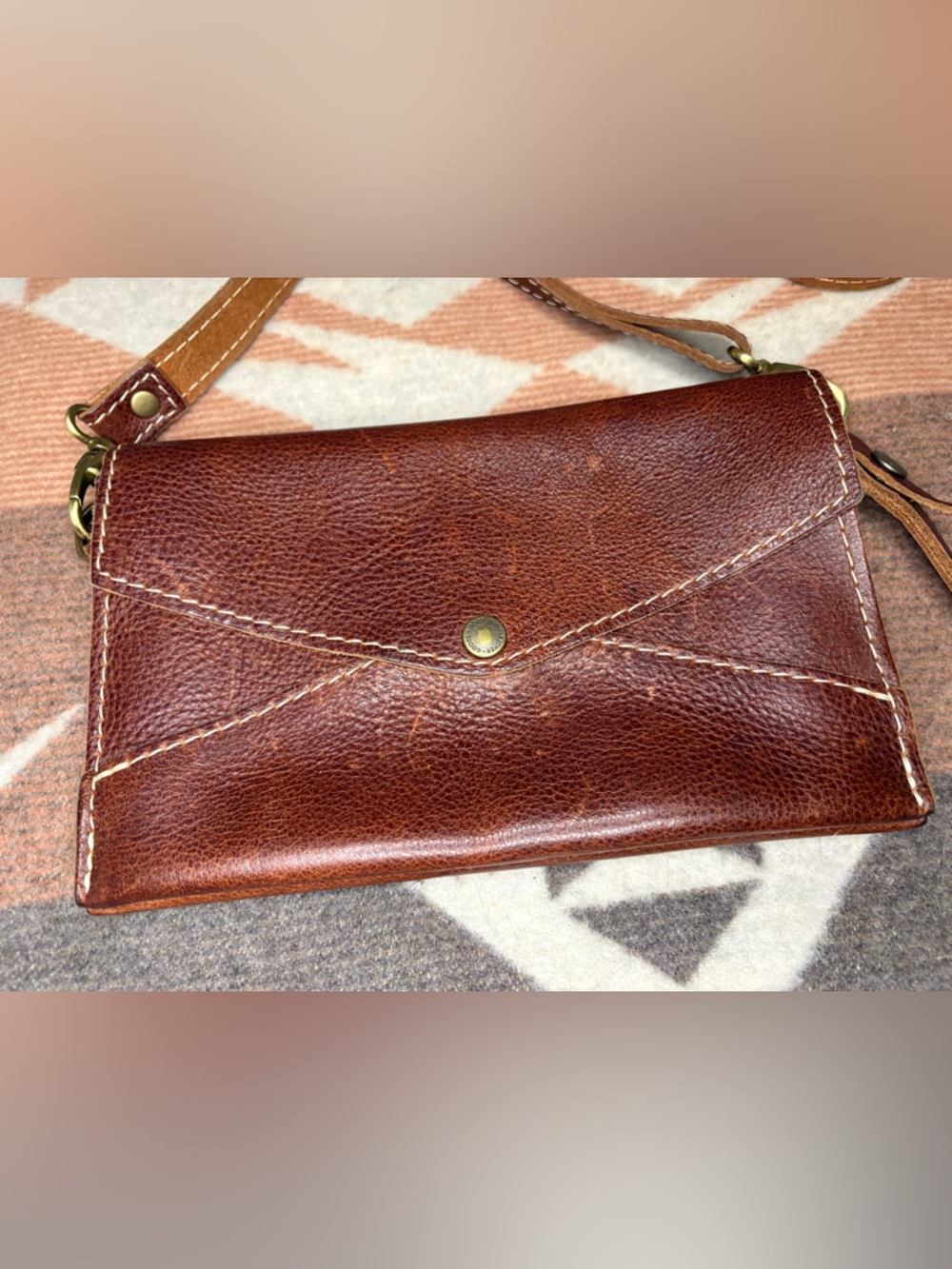 Portland Leather Two-Tone Brown Crossbody Wallet Bag - Picture 3 of 15